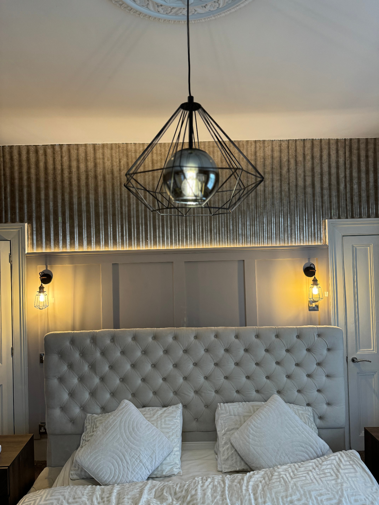 Bedroom feature lighting