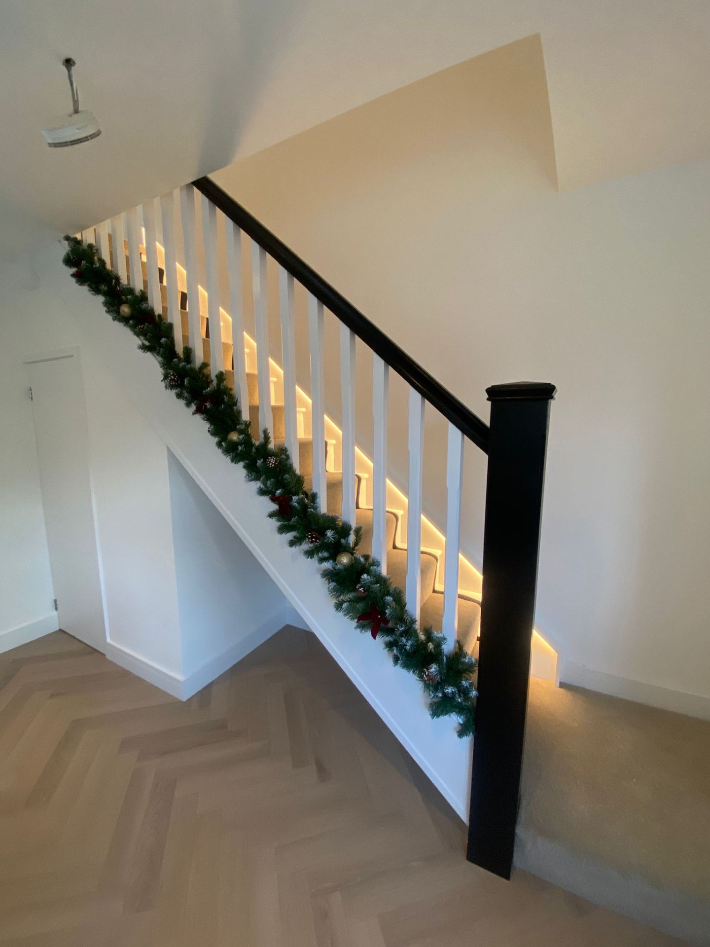 Staircase feature lighting